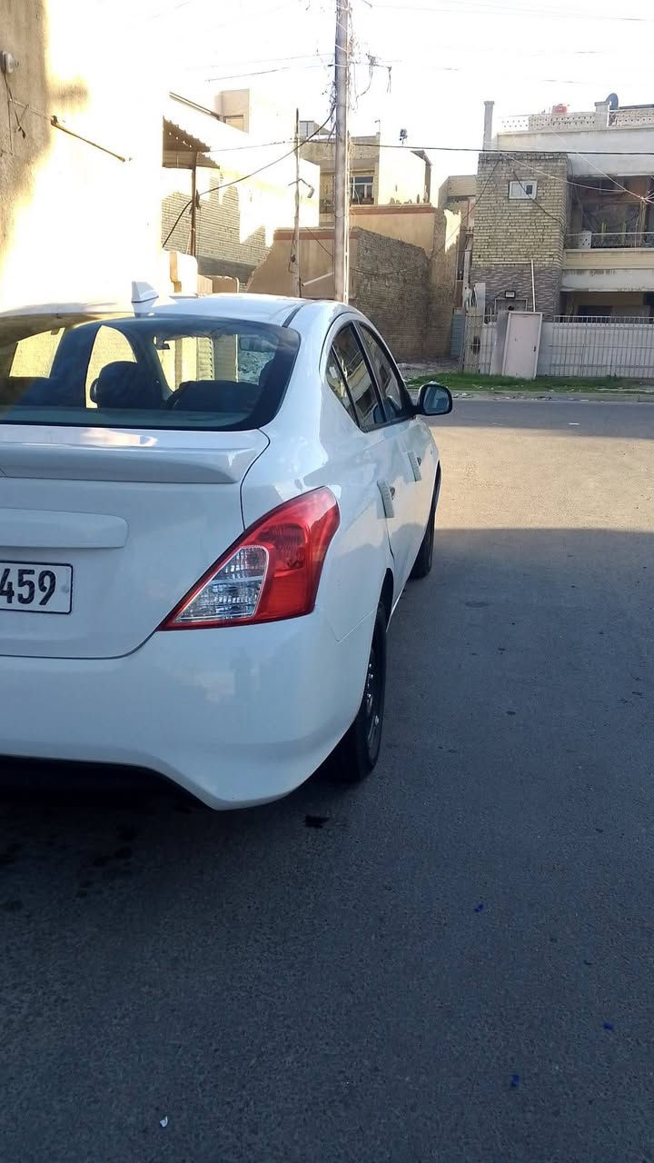 السلام عليكم نيسان سني هندي موديل 24 رقم بغداد بسمي. السيارة بيها قطعتين صبغ   السيارة ماشية 29الف  السعر 115وبيها مجال بسيط حك جية  العنوان بغداد حي القاهره ***********
