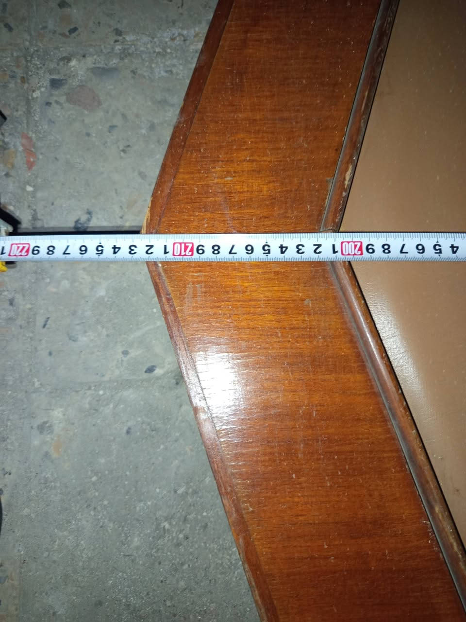باب عدد 12 شكلين
ارتفاع 122cm
عرض 87cm
سمك 4cm
ابيع شلع وحده 
السعر 200 الف وبي مجال 
المكان بغداد الدولعي
الرقم *********** بي واتساب
