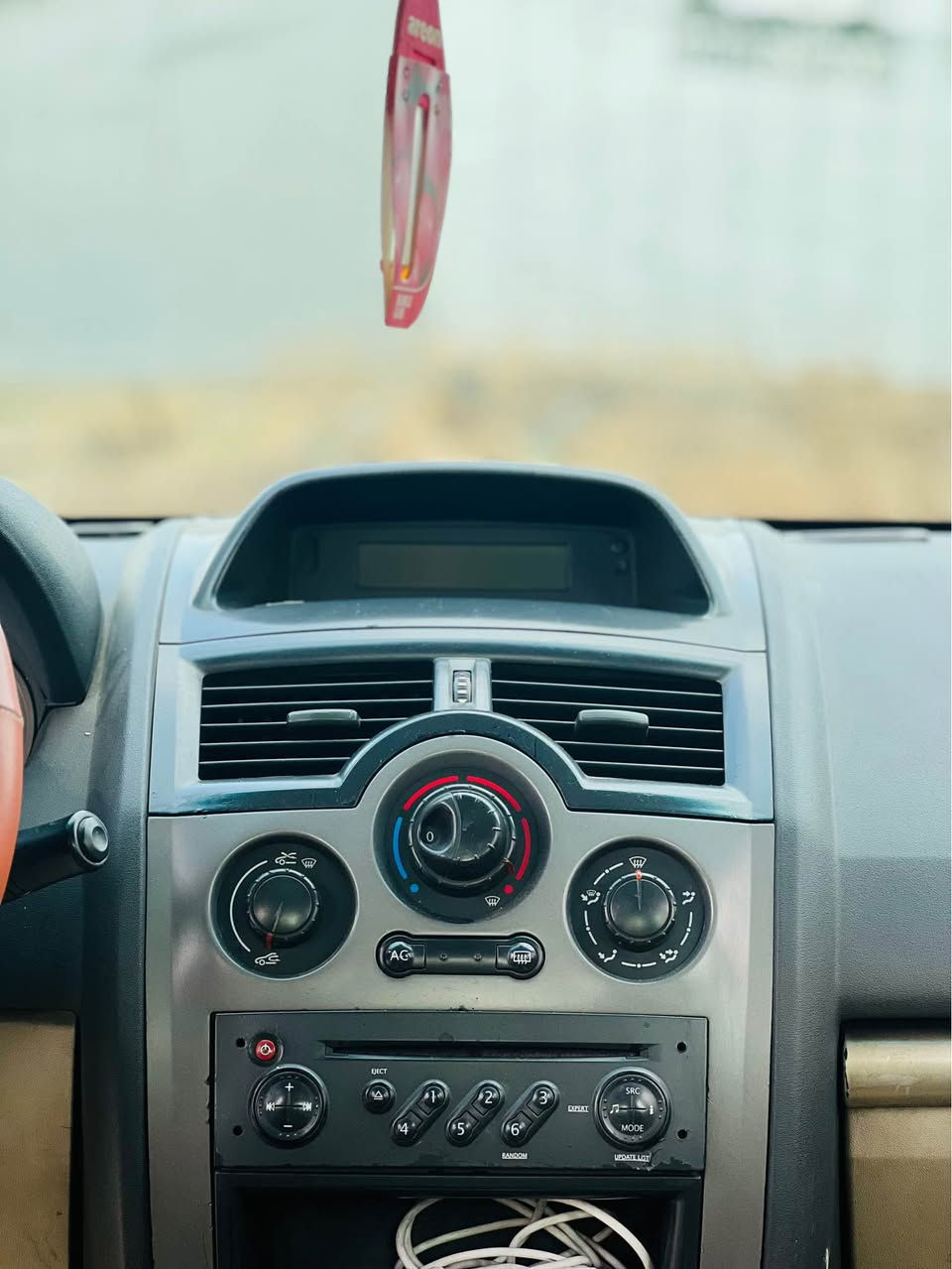 رينو مكينة ٢٠ موديل ٢٠٠٨ سةيارةكة بى كيشةية تبريد ساردو گةرم مكينة بةشةرت٣ پارچةي پيوةية بي ناو گرتن تحويل غةرامة بةشةرت سعرى ٤٥ معاملة ئةگةر موشتةري نيت سةرم مةيةشينة لةگةل ريزدا ژمارةى موبايل *********** السليمانية, العراق
