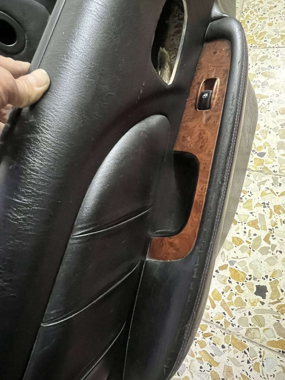 سلام عليكم جميعآ ابطاين سوناتا وفود كلها جلد نضافه 80‎‎% تحكمات كلها كامله مال فول السعر 80 وبيها مجال المكان بغداد الجديده ***********
