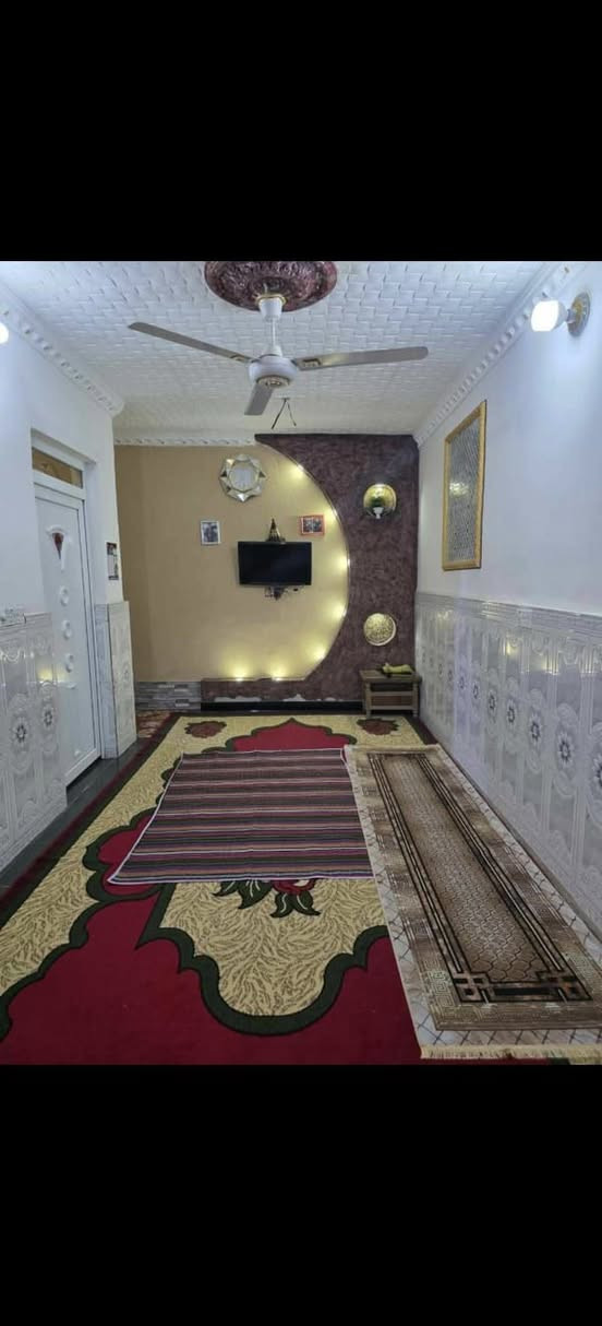 السلام عليكم 
بيت للبيع  اصلاح زراعي الموقع البدع مقابيل دور الضباط المساحة( 140) م  البيت جاهز 
السعر 17 للاستفسار الاتصال على الرقم الهاتف ***********
