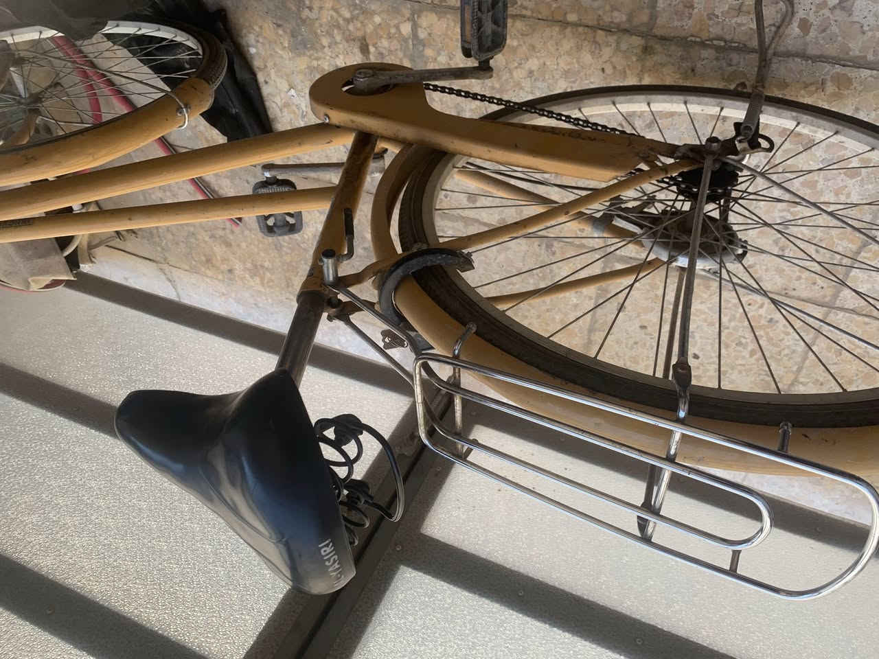 سلام عليكم بايسكل نضيف اخو الجديد ياباني اصلي ابو اليبل سعره ١٢٥ او مراوس بدراجه ٦٠


**إذا كنت صاحب هذا الإعلان وتريد حذفه لأي سبب، رجاءا أرسل رسالة إلى الدعم الفني**