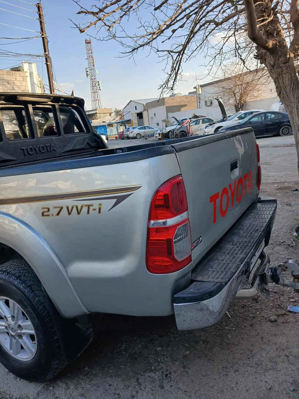 تويتا هاى لوكس  2008  پيشو دواى كؤراوه كراوه به 2012   گيرو مه كينه و ئه كسل به شه رت سه نه وى تا 2029 تازه يه سه ياره كى تونو تولو جايزو ريك وپيكه .
بؤ نرخ په يوه ندى بكه (***********)
