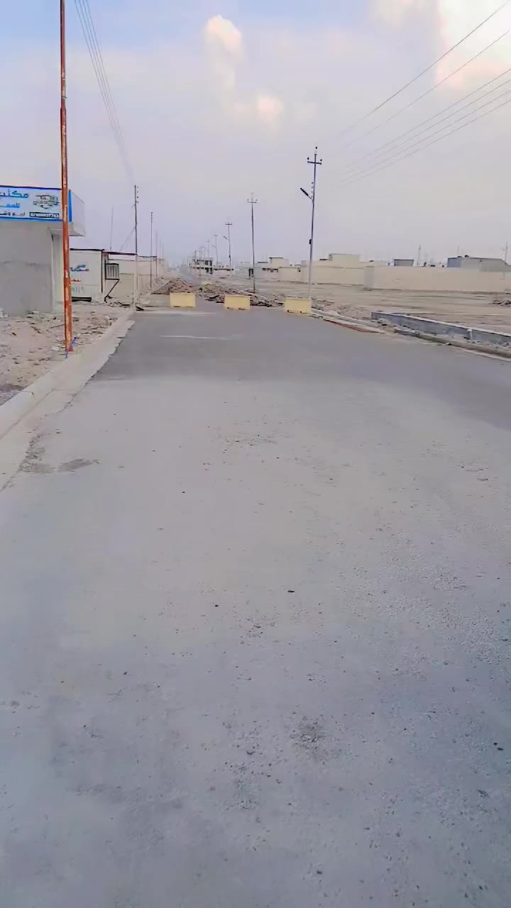 يالله قطعة ارض اللبيع المساحة 180 متر قرب مجمع العرين  ثاني قطعة علئ الشارع  سند 25  متوفر كافة الخدمات ماء كهرباء تبليط مجاري    جاري بناء سوق داخل المنطقة + مدارس ومركز شرطة    الستفسار تصال برقم ***********
