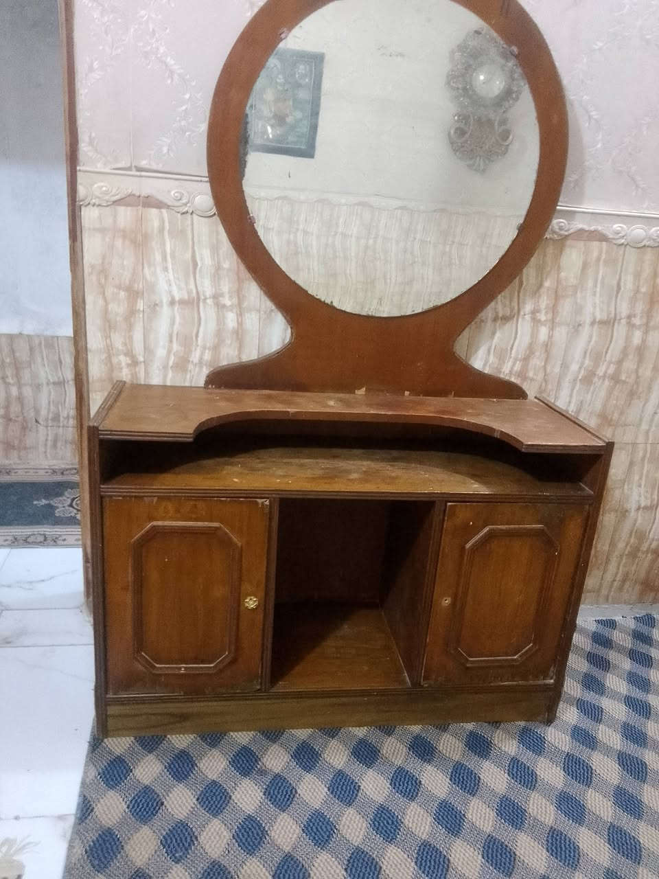 ميز مرايه نظيف جدا سعر 35 كربلاء حي العسكري العابد ***********
