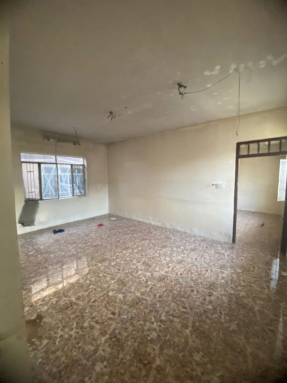 سلام عليكم 
بيت 🏠 للبيع في حي البكر موقع مميز قرب مدرسه الارقام 
بناء قديم مرتب صالح للسكن سند طابو الزهور شرط التحويل 
مساحه البيت 🏠 208 متر واجها 13 متر 
يحتوي البيت 🏠 ع استقبال وهول وغرفتين نوم 🛌 ومطبخ وصحيات ومناور وكراج سياره 
ط2 هول وغرفتين نوم 🛌 وصحيات
للاستفسار عن سعر البيت 🏡 للاتصال ع الارقام 
***********
***********
