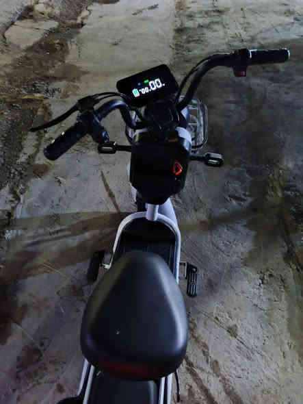 السلام عليكم عندي دراجه شحن حجم 14 بصمه وسويج شاره يمنه يسره لايت عالي ناصي مسجل كير ثلاثة  نمرات هورن ستانين ربعه بطاريات سرعه 99 مفوله من كال شي ما داخله تصليح بعدهي جديده سعره 400 العنون بغداد ابو دشير شارع صيرفه رقم هاتف ***********//***********
