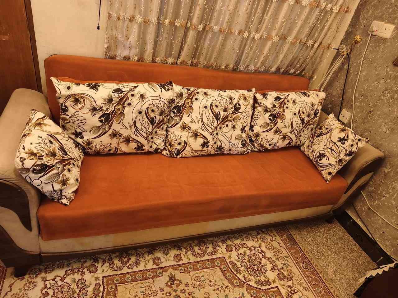 تخم قنفات تركي مخزن حفظ مع وسائد .
مستعمل السعر ٤٠٠ الف بي مجال أن شاء الله مكان كميرة مقابل الجزيرة السياحية. *********** .
