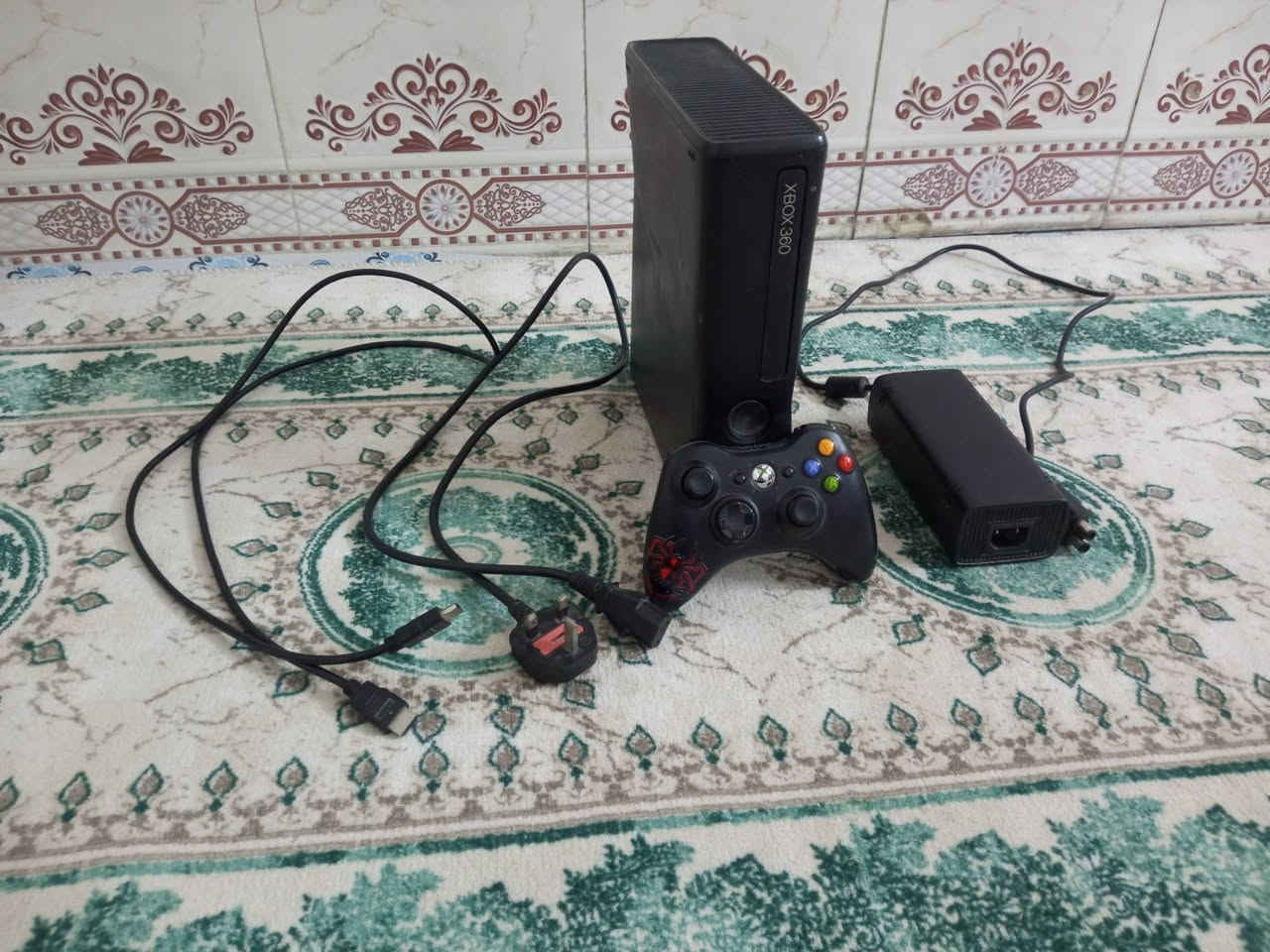 سلام عليكم
اكس بوكس 360 الجهاز نظيف و مرتب كلش وكلش حلو و سلس بل لعب و يحتوي على اكثر من 40 لعبه من تصنيف السيارات و الحرب و العملاء و القتال و الجواسيس الجهاز نظيف نظافه حلوه وكلشي ويا اصلي 100/100
سعره 120 وبي مجال 
مكاني البصره المعقل  
للتواصل ***********
