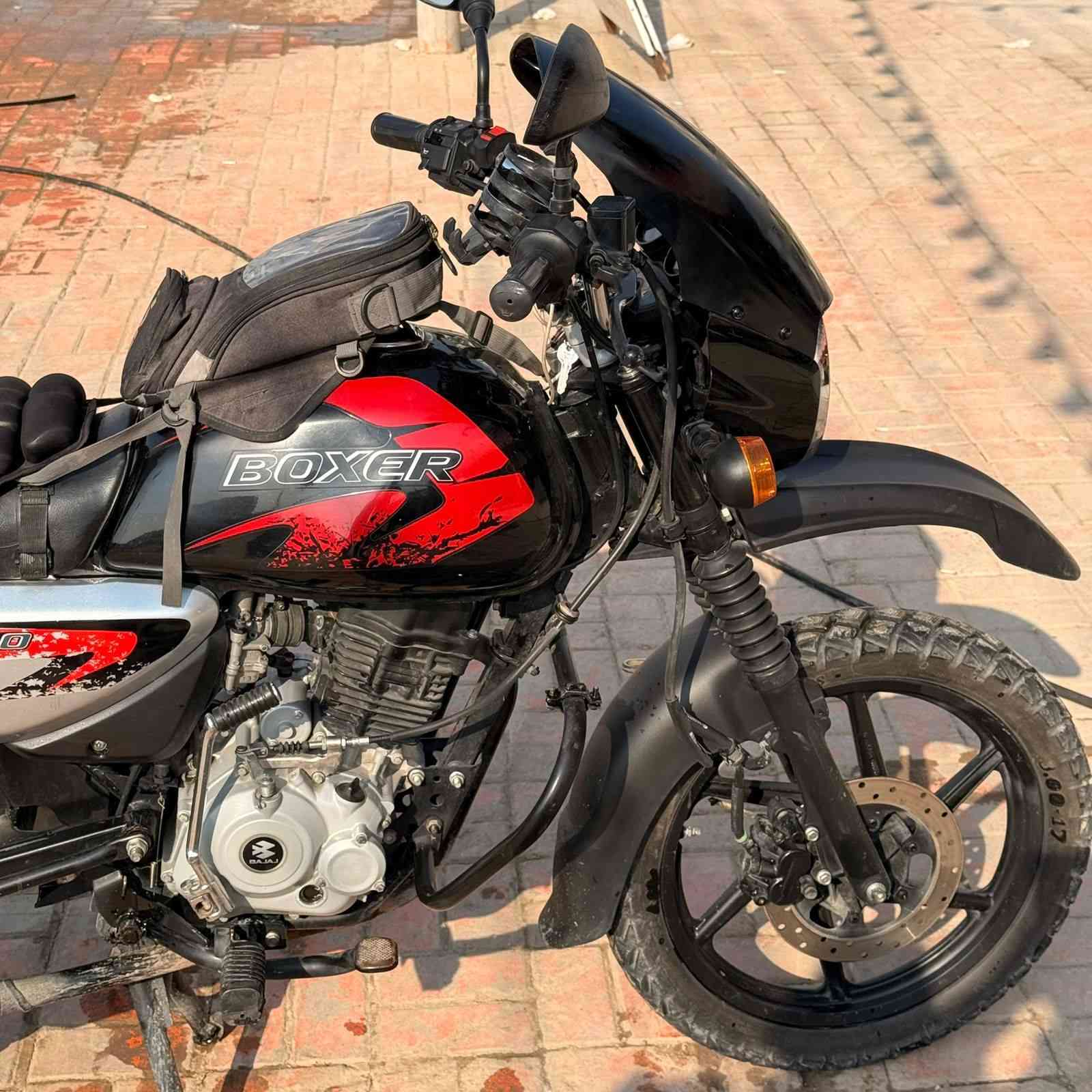 السلام عليكم
دراجه بوكسر 23 مرقم بغداد سنويه تحويل ثاني يوم 
المكينه مجفتهه شركه الشاصي مكفول كهربائيات كلها شغاله مابيها اي نقص الدراجه احلى بالواقع مكينه خير من الله عارضهه 2300
المكان بغداد ابو غريب شارع الزيتون 
رقمي ***********
