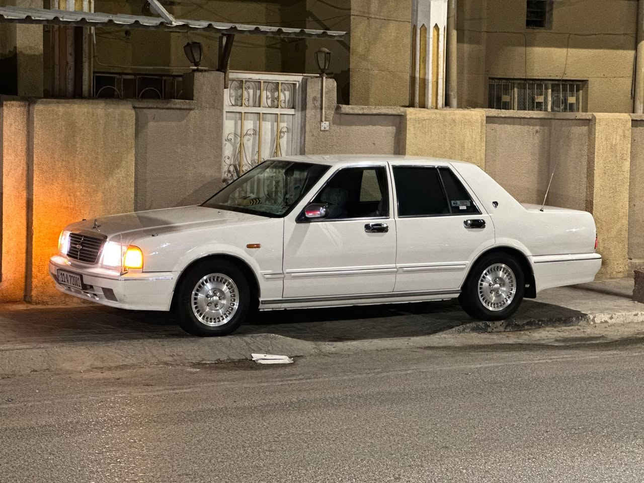 السلام عليكم للبيع نيسان سترك موديل 2001 السيارة بالحقيقة انظف من الفيديو  كاملة من كل شي من مكينه وكير مكينتها بلاد كير عادي كابرتر حداديه امامي خلفي كهربائيات كلها شغاله شاشه ايباد *********** السعر 80 وبيها مجال
