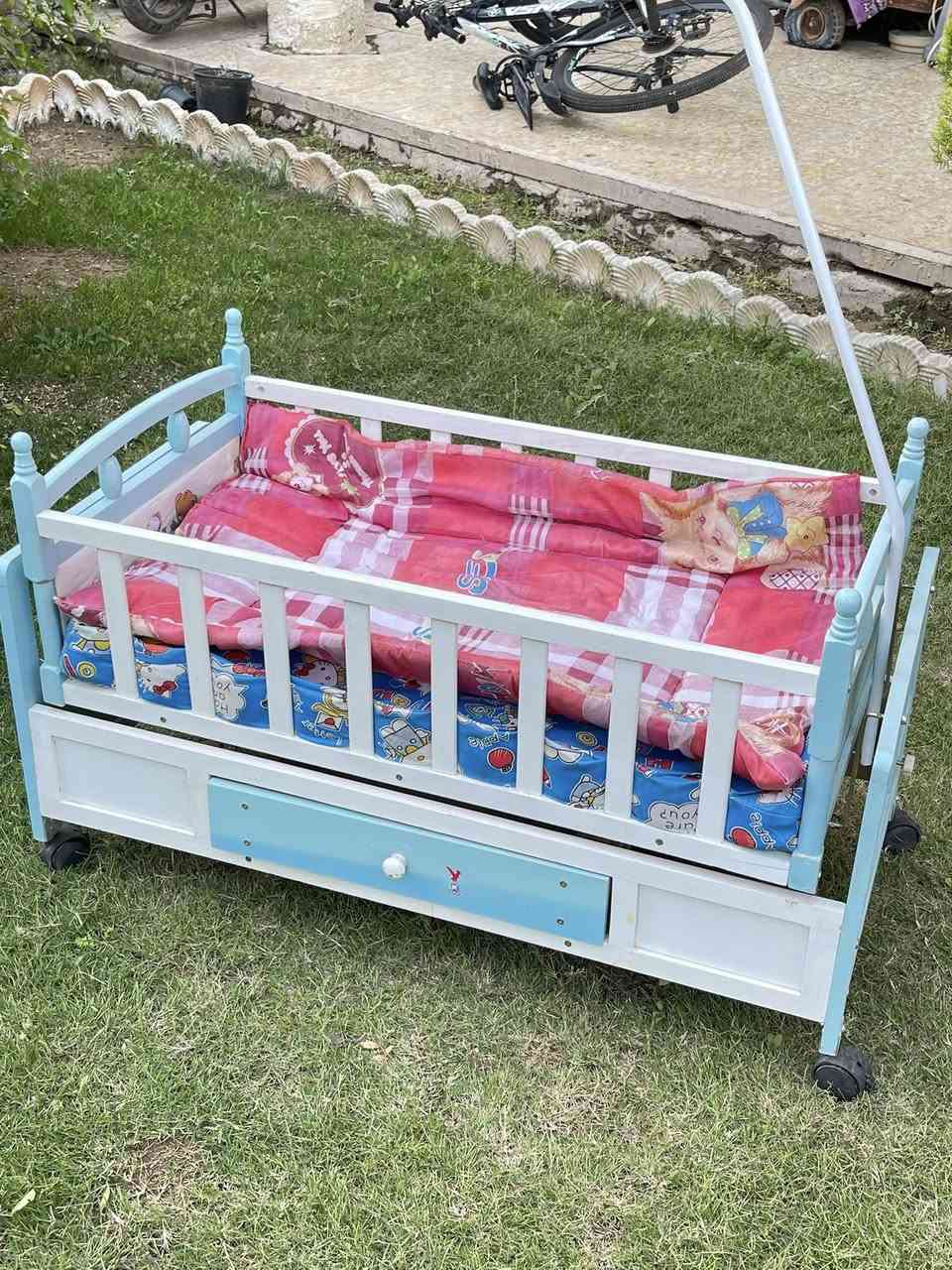 كاروك طفل نضيف جدا هزاز  الطول متر وشويه  س. ع ر 60 الف. اتصال ***********
