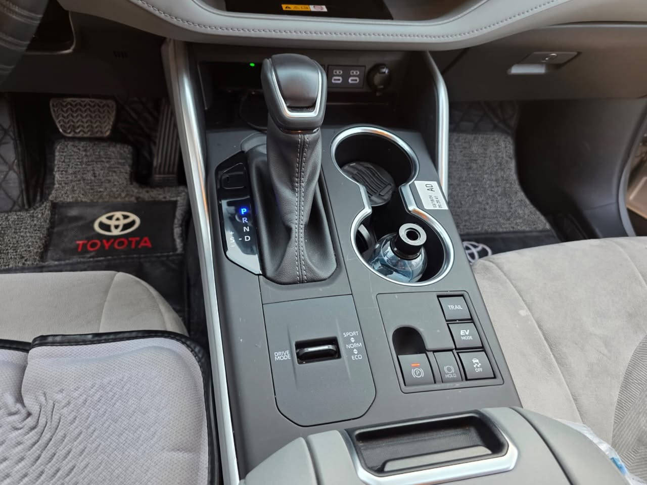 تويوتا هايلاندر  2024 خليجي لون سلفر
♻️  تويوتا هايلندر GLE خليجي  2024 ♻️

  سعودي  ( عبد اللطيف جميل )

ماشيه20 km 

السياره كفاله عامه

سيارة تجمع بين الفخامة، الأداء القوي، والتكنولوجيا المتطورة🔝

فول مواصفات  GLE

🚘 الموديل 2024 خليجي

🚘 المحرك 2500 هايبرد

🚘 رادار امامي / اوتو ستوب / تحديد مسار 

🚘  7 راكب

🚘 فتحه سقف سلايت

🚘 صندوق كهرباء 

🚘 كيجات ديجيتل رقمية

🚘 شاشة كبيرة + كاميرا خلفيه 

🚘 بردات ابواب خلفيه + بردة خلفيه

🚘 كرسي السائق كهرباء

🚘 هند بريك كهربائي 

🚘 حساس خلفي + امامي

🚘 مري قابل للطي كهرباء

🚘 3 انظمه قيادة 

🚘 لايت فول زينون بك لايت LED

🚘 ويل كب قياس 18 أنش 🛞

🚘 تحكم تبريد خلفي منفصل

🚘 منافذ USB + TPC

🚘فراش ارضيات + تغليف كشنات 

🚘  باقي مواصفات الهايلاندر الخليجي معروفه

🚘 مكان السيارة الانبار 

🚘ارقام جديدة دولية بغداد وبأسمي السيارة + تحويل مباشر  

السعر 350 ورقة وبيها مجال قليل 

للاستفسار عن السعر الاتصال /‭٠٧٨٣ ١٨٢ ٨٨٤٠‬
