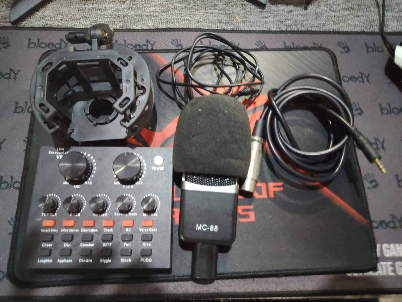 السلام وعليكم شباب كل هذا اغراض بس ب 100,000 اللي يحب يخلي يراسلني على هذا الرقم *********** توصيل جميع محافظات
