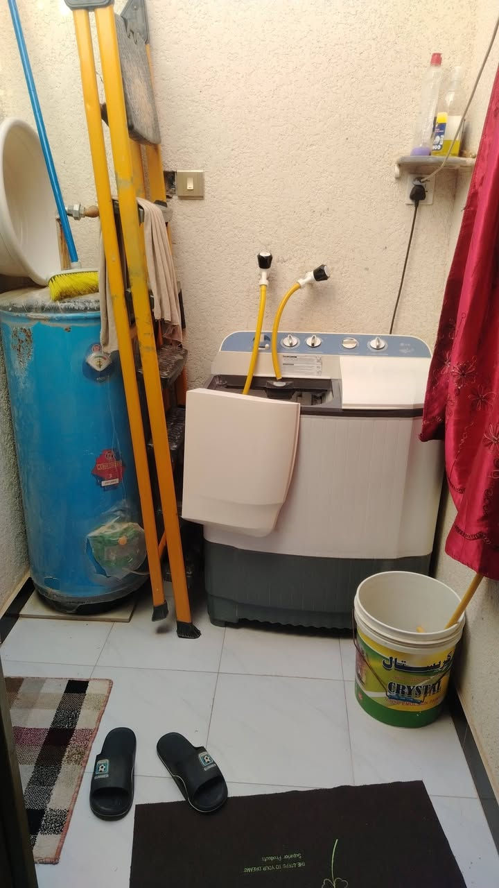 بيت تجاوز بناء جديد وجاهز للبيع يحتوي على غرفه وصاله ومطبخ وديوانيه وساحه
المكان حي الوحده الاسلاميه خلف موسسة مالك الاشتر الاستفسار ***********واتساب  فقط أو خاص
