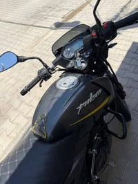 دراجه بولسر نيون 150 ‎الدراجه حلوه ونضيفه ومابيهه نواقص  مرقمه رقم انك...