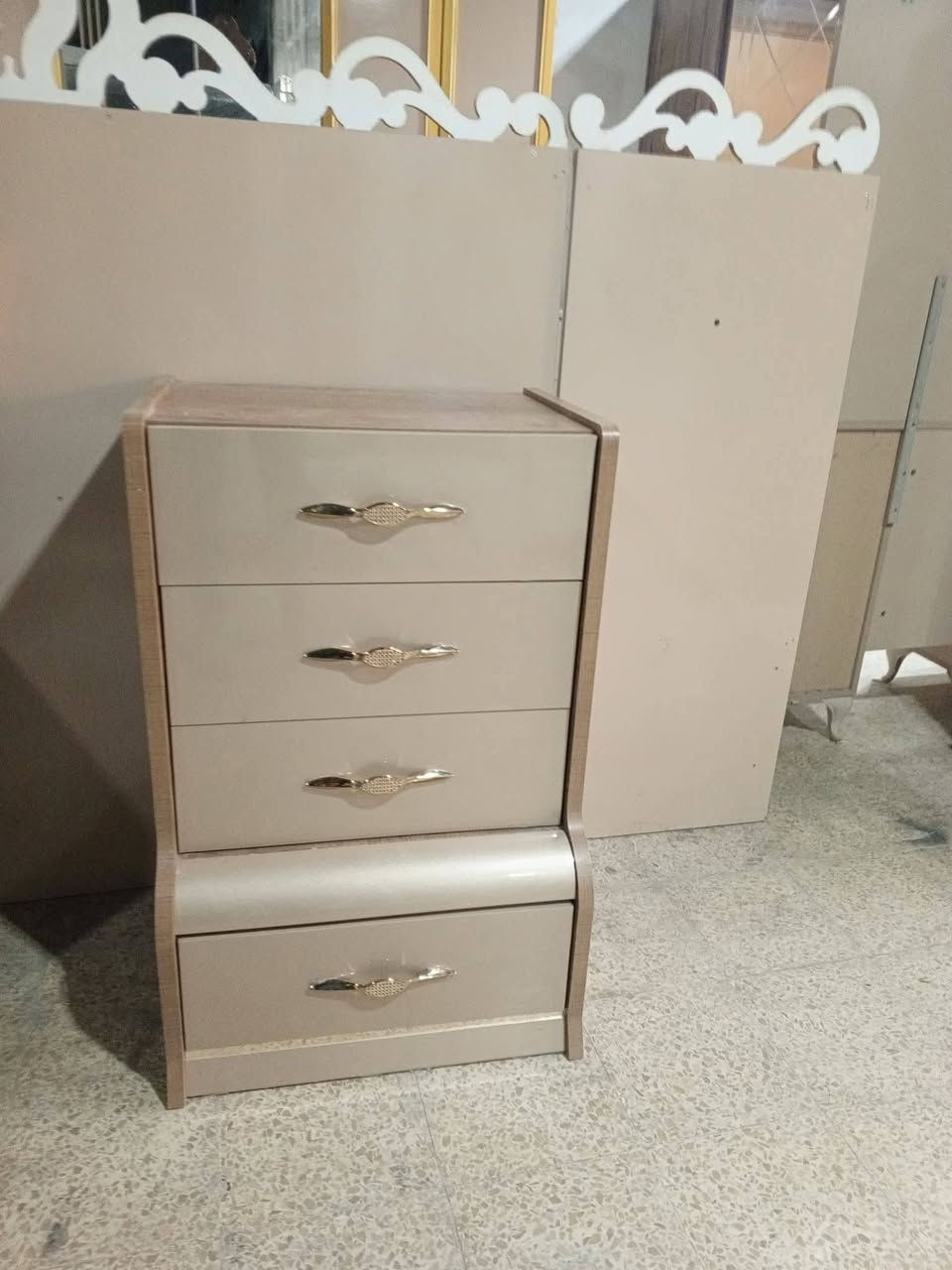 #غرفة نوم تركي للبيع جدمة وثكيلة مستعملة نضافة ٧٥% 
بسعر مناسب جدا
المكان بغداد الدورة 
الي يحجزهه اله هدايا قيمة جدا 
خصوصا اذا جان خاطب ويريد يتزوج


**إذا كنت صاحب هذا الإعلان وتريد حذفه لأي سبب، رجاءا أرسل رسالة إلى الدعم الفني**