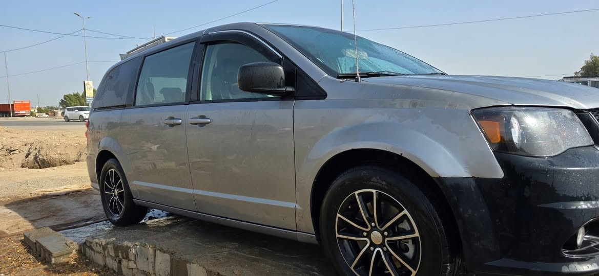 السلام عليكم دوج كرفان للبيع مديل2018 رقم كربلاء الجديد السيارة كفالة كير مكينة حدادية كهربيات كله جاهز سنوية لل29 بسمنة موصفات seصور الحادث موجودة بلمنشور + صار بيه حادث في العراق جاملغ جهت اليمنى تبديل غرفة جلد كاعية جلد كامرة خلفية اب165 وبيها مجال مكان السيارة نجف الاشرف حي الميلاد *********** ابو كرم
