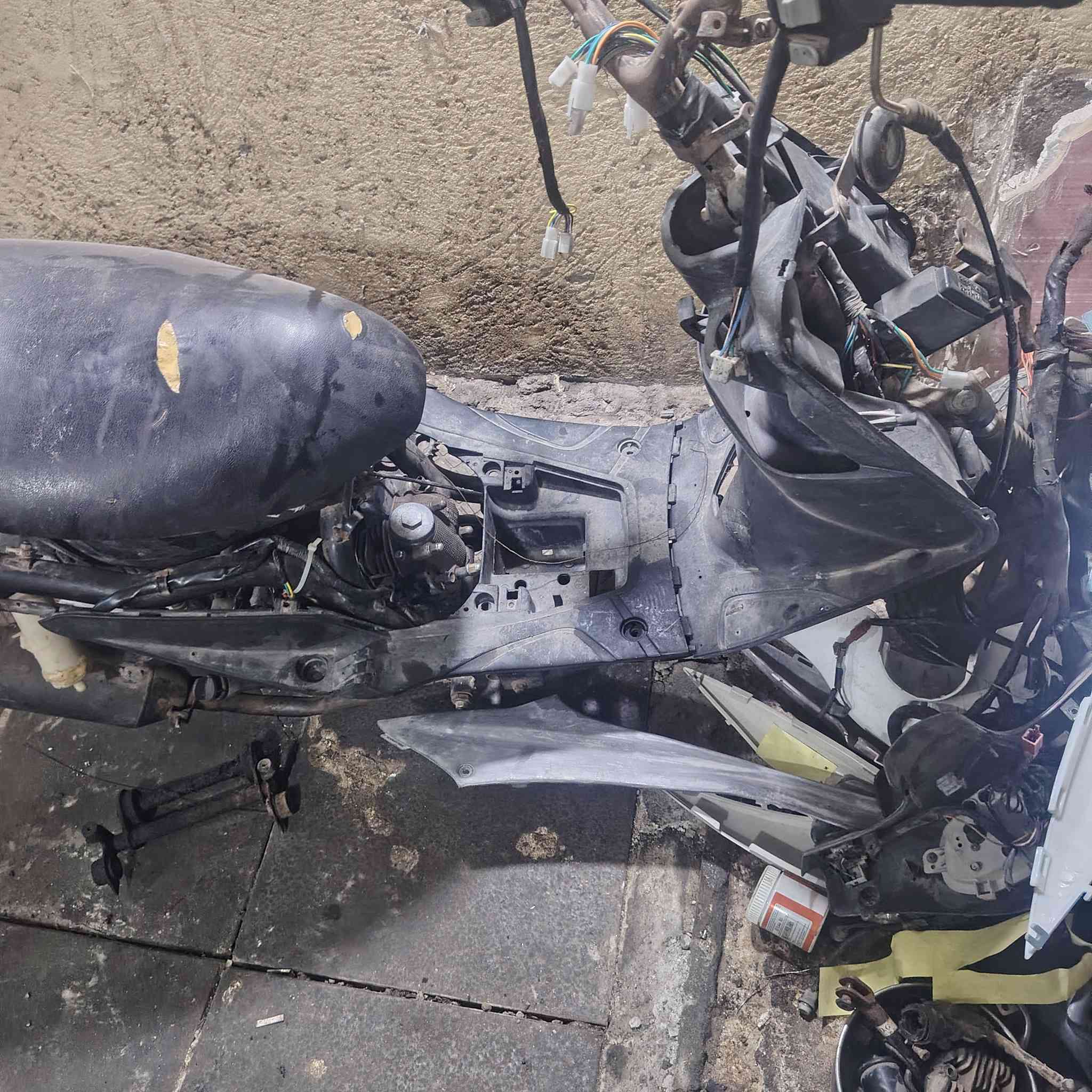 تفصيخ باله وجديد تفاصيل وسعار خاص
ماكس منغولي
تواير باله جميع قياسات 
سماوه تقاطع جربوعيه الأولى ***********

(ماكس جماعت تعمير موجود مكينه شاصي فول نضافه) (كهربايات  جدد فقط ترتيب شكل)
