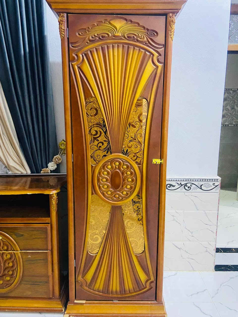 للبيع غرفة نوم توج خشب صاج عراقي حطاطه ثقيل شرط نضافه فول عنوان الرمانه البعبيد سعرها 975 وبي مجال 
***********
