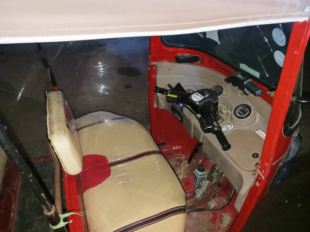 السلام عليكم تكتك موديل 18 بشهر 11 أوراق كامله تاخذهه كبل تنكر سويج و تطلع للشغل مكينه مجفته جديد مكاني بغداد الكماليه شراي اتصل ***********
