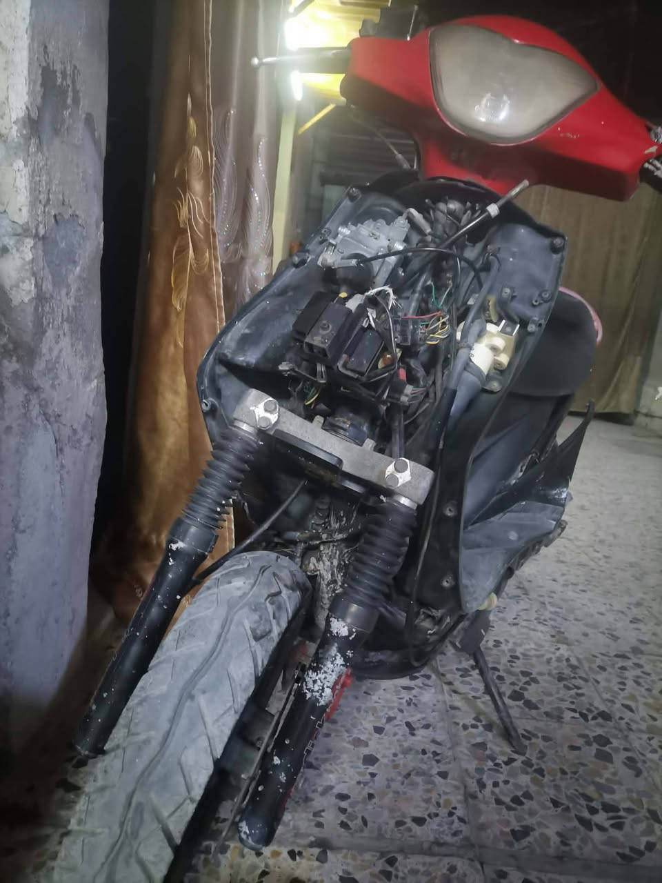 اسلام عليكم اخوان دراجه كامكو ماعرفت اسمه لسه بس حديثه وعليه مكينه حاويه جيفور دراجه حلوه فول كفراتها بيض مكسره ذبيتهن دراجه قفله ٣٠٠ ***********
