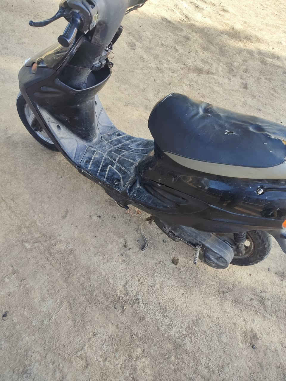 السلام عليكم دراجة بيجي اي نقص مابيهة شغالة شاصي مكفول مكانهة ابرميثة مكلف بل نشر خاص ماموجود تصل ***********السعر 200وبيهة مجال
