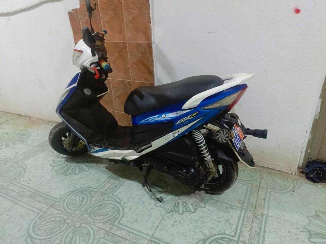 السلام عليكم ورحمه الله وبركاته 
سايم نحله موديل 2021 
حجم (150)  دبلين محركه 
 ما مفتوح  بلادي 
مسجل كامل تحويل ثاني يوم 
سنوية 2028 
السعر.   »»  مليون وميه  وبي مجال
 كلشي مابي نقص  مكاني رمادي شارع عشرين 
الاتصال ***********
