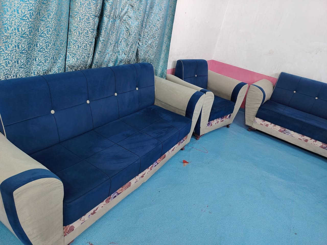 تخم للبيع تزكام كلش نضيف 10 مقاعد السعر 225وبي مجال العنوان كربلاء بدايد امن الداخلي  توصيل داخل كربلاء الستفسار ***********
