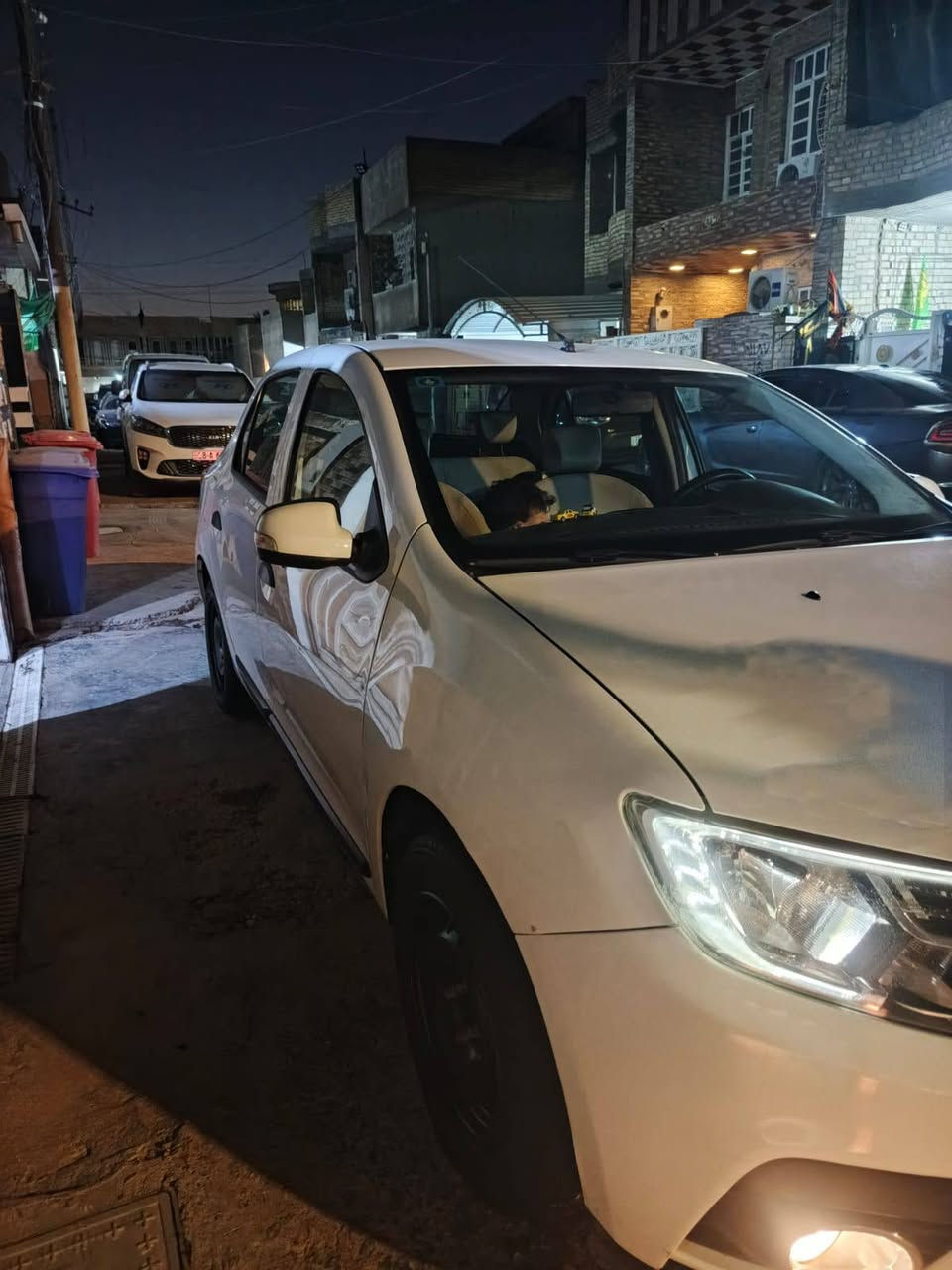 السلام عليكم
رينو سمبل 2019
السياره حلوة وجديده
ماشية Km140
رقم بغداد حرة باسمي شرط التحويل 
بيهة جاملغ مصبوغ وبارد بالجاملغ الثاني الباقي كفالة
75 وبيهة مجال بسيط
العنوان بغداد/البياع
***********
