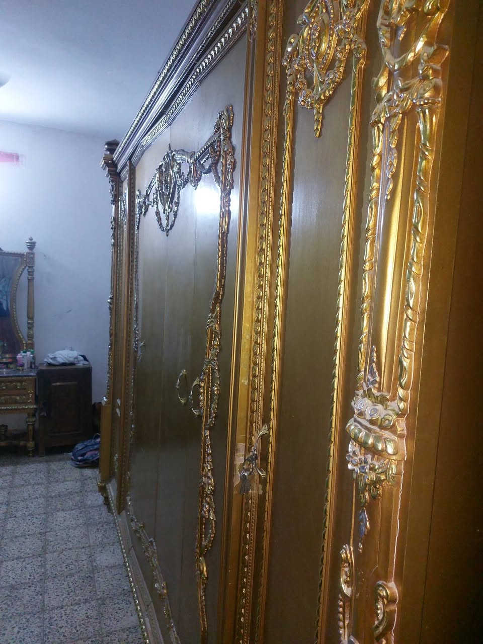 غرفة اخشاب زان مصري انتيكة مع حجر مرمر ٦باب..
اخت الجديدة....بمليون وربع ..وبيهة شي بسيط...
الشعب ***********
