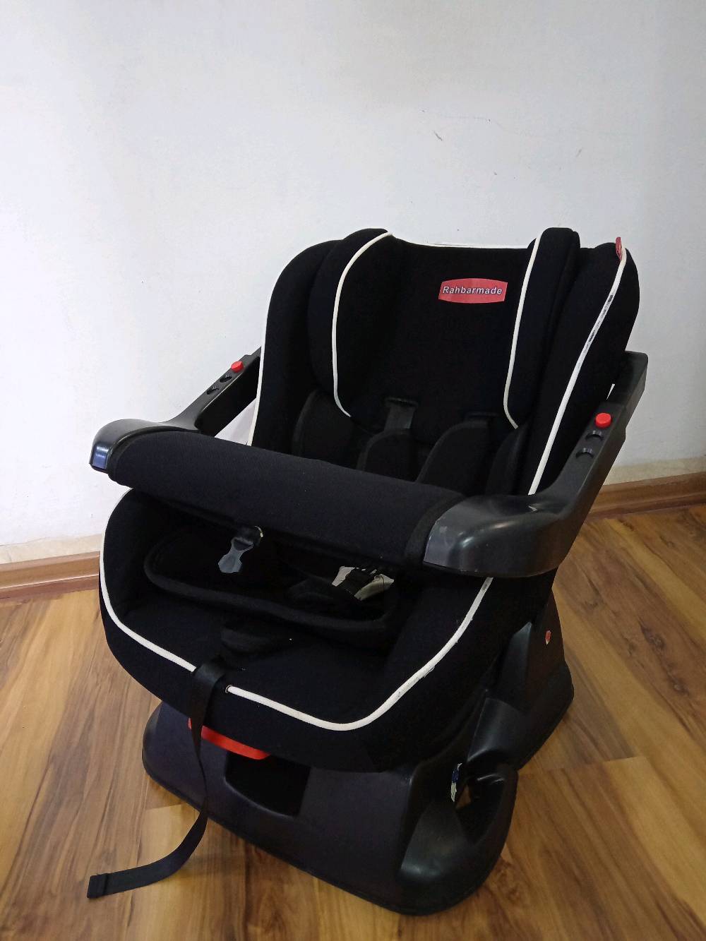 كرسي سيارة الأطفال منام وجلوس يكفي لحد ٤ او ٥ سنوات 