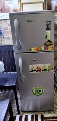 ثلاجه • نضيفه • ٤ أشهر