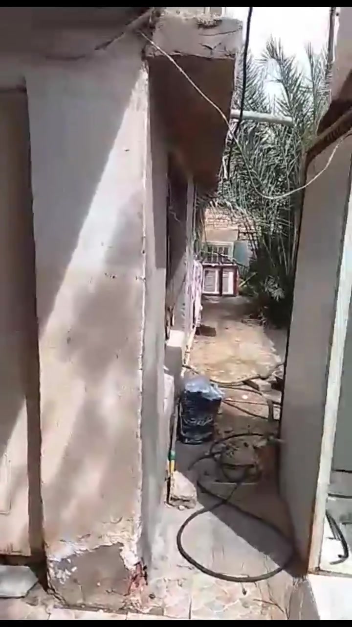 السلام عليكم 
بيت للبيع مساحه 240 طابو صرف 
العنوان  بابل الحمزه الغربي حي الحسين 
قرب بيت سيد جميل الميالي 
واتساب ***********

