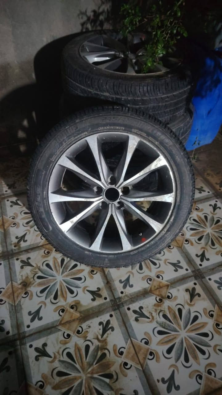 سلام عليكم
للبيع  ويل كب  حجم  18  ازيرا موديل  16  تايرات  جديدة   مراوس  يرهم  
مكان الديوانية 
اتصال ***********واساب
***********

