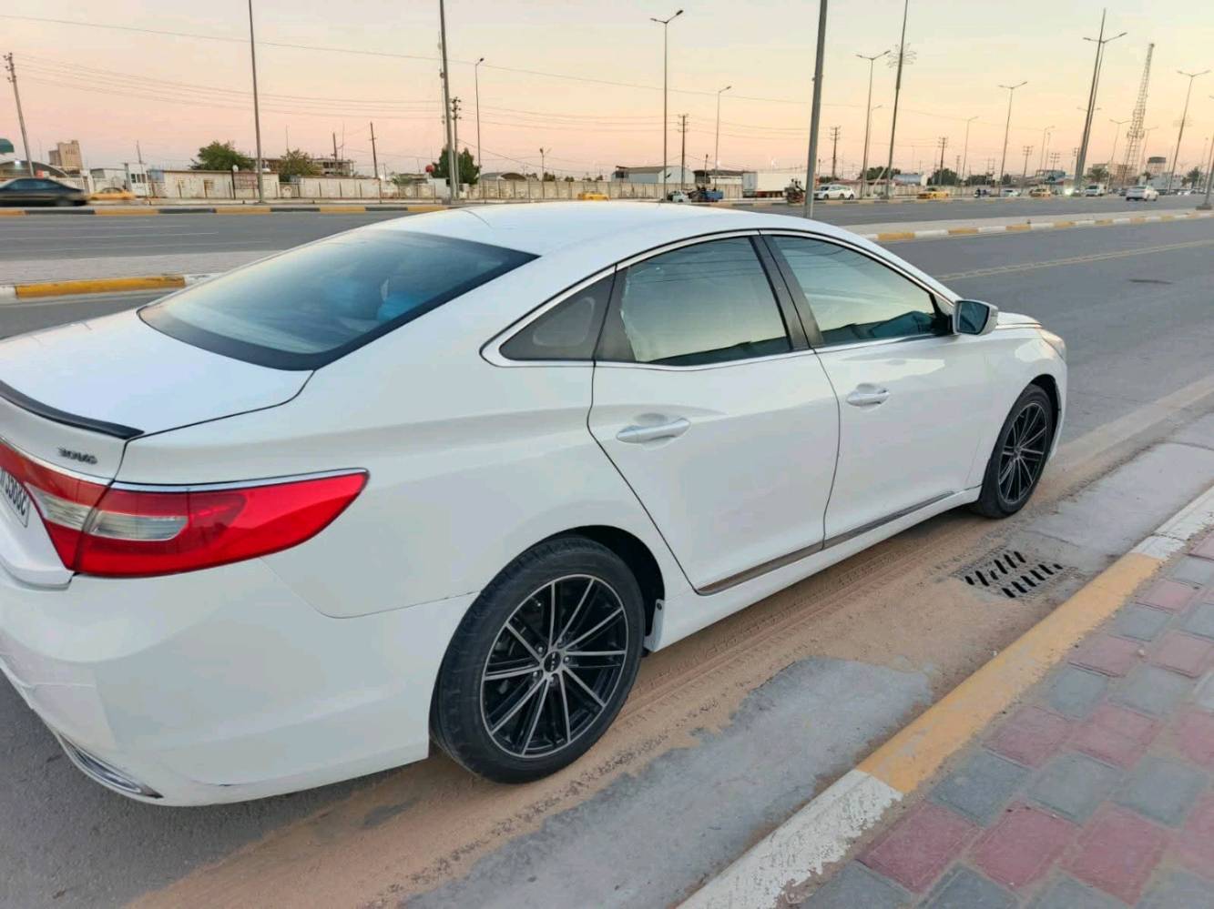 السلام عليكم سيارة ازيرا هيونداي مديل 15 خليجي 6سلندر بيها رشات صبغ كلير بدون حادث بيها خيط تبخير مكاني البصرة أبي الخصيب بيع او مراوس حسب القناعه السعر 107 وبيها مجال بسيط رقم الهاتف ***********