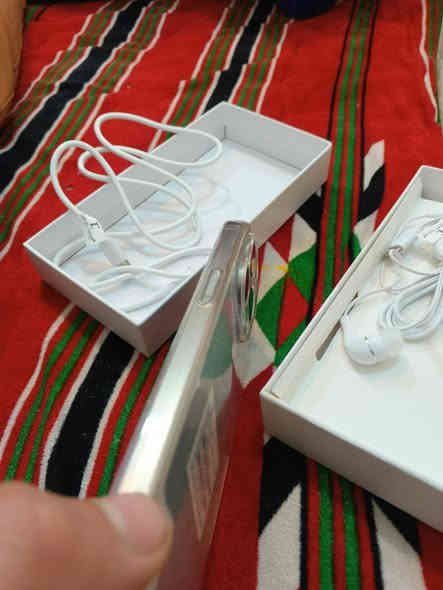 السلام عليكم ايفون 15 برو ماكس كوبي للبيع 
جهاز جديد كل غراضة ويا حتة الكارتونة بعدة جديد
مكاني كربلاء طوريج السعر 100 وبي مجال ***********
