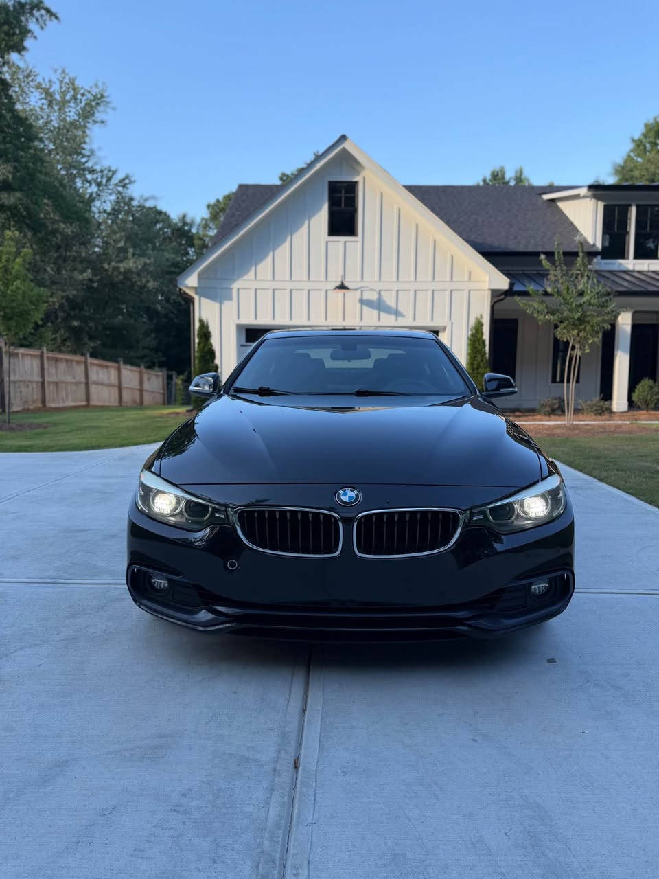 2018 BMW 430i Coupe
Drives excellent 
136,000 miles
Backup camera and Bluetooth 
Heated seats and Push start 
Sunroof 
Ac/Heat works great 
Passed emissions 
Clean title 
4 like new tires Stone Mountain, GA


**إذا كنت صاحب هذا الإعلان وتريد حذفه لأي سبب، رجاءا أرسل رسالة إلى الدعم الفني**