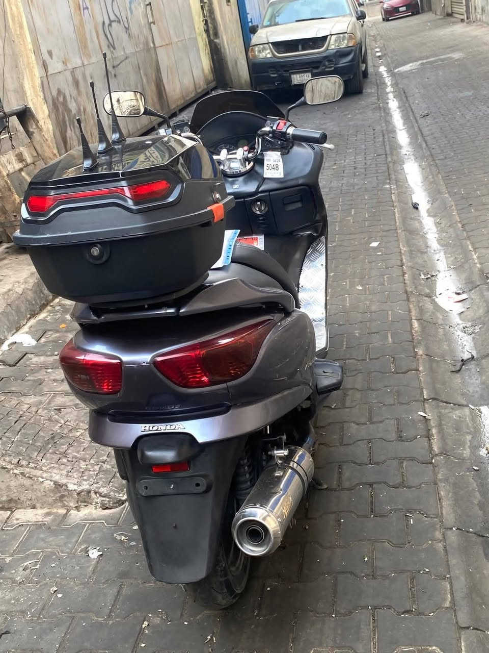 DUwII 
السلام علیکم (هوندأ فورزة 0/8) الدراجة مال مزاد داخله من الخارج من اليابان دخلت للعراق ب 2021 اوراق المزاد 
موجودة يمي واوراق الدراجه الرسمیه هم يمي الدراجة 
النضافة (%99) بدون حادث علیها تریب مثل صندوك والصندوك من دوس بريك بي بكلایت یشتغل الدراجه علیها 
ادامه تخم تایر یاباني اصلي كفر ومکینه ودبلات وشاصي 
و کهربائیات کفاله عامه اکفلکیاها صبغ مابيها قطره. اي ستفسار خابرني واني خادم متواجد وتساب واتصال ع رصید 
رقمي (***********) (#السعر_ملیون_ونص ارجاء اذا متعرف بالدراجات ونضافتهان واسعارهم لا تکسر بیها بعدين الدراجه بحالت الوكاله حته الكتلوك وورقت المزاد ویاها 
(مكاني بغداد ـ شارع فلسطين)
