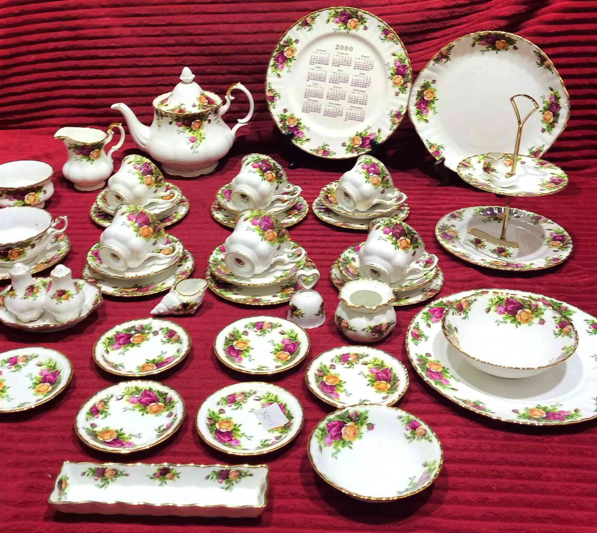 سيت رويال البرت ROYAL ALBERT
بدون ضرر 
بعده جديد
عدد الكلي للقطع 47
قوري الكبير 
حلبدان الكبير
شكردان الكبير
كوب 6
صحن كوب 6
صحن حلويات 6
صحن كيك 6
مقدمه طابقين 2
ممالح 2
كاس مع صحن 2
كاسه 2
كاسه حلويات 1
تقديم زيتون 1
صحن تقويم 1
منسف كبير 1
شكردان 1
مقدمه 1
جرص 1
حذاء 1
محاره 1
جذع نخله 1
متوفر توصيل جميع محافظات العراق
الاعتماد واتساب كارت 5 اسيا ***********
