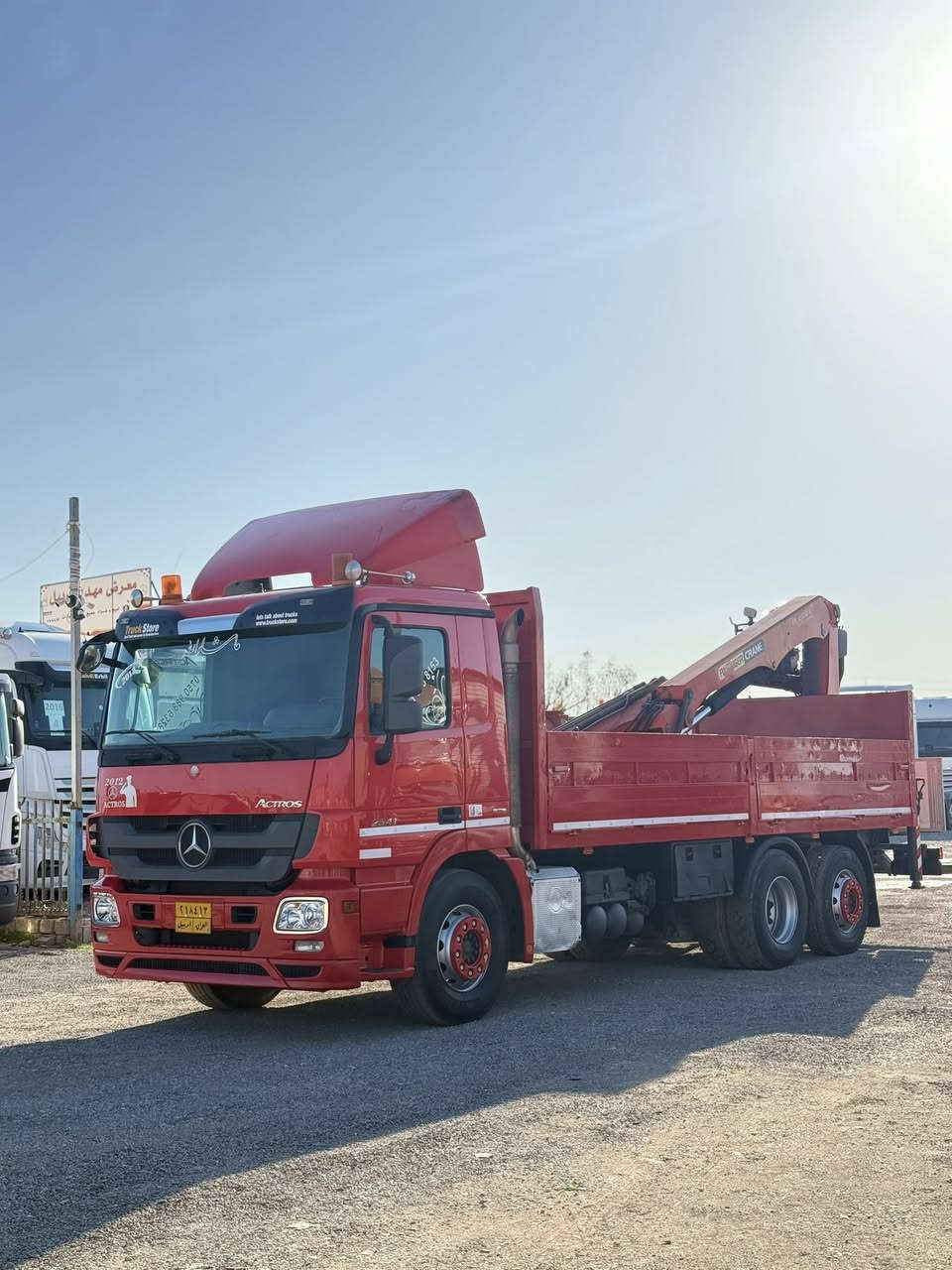 معرض مهدي اربيل
نوع : مارسيدس اكتروس كرين
موديل : 2011
حجم :2541
ألون : احمر 
مواصفات: مارسيدس اكتروس كرين بلوك قمار ربع كرين بالفينكر 21001.  2 سيلايت ليفر حفار استيرن دوار سيار كدام جوبليس 
گير : توماتيك 12 نمر
 العنوان : اربيل  قوشتب تريق كركوك  معرض مهدي اربيل 
***********
***********
