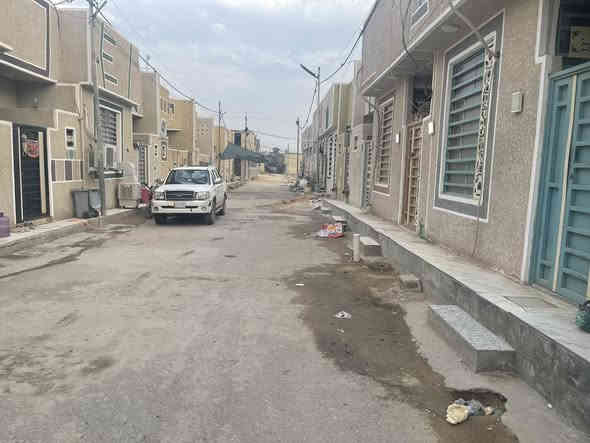 بيت للبيع مساحه البيت 50مترالواجهه اربعه اونص كافة الخدمات مجمع انوار كربلاء شارع الرابط /*********** /***********
