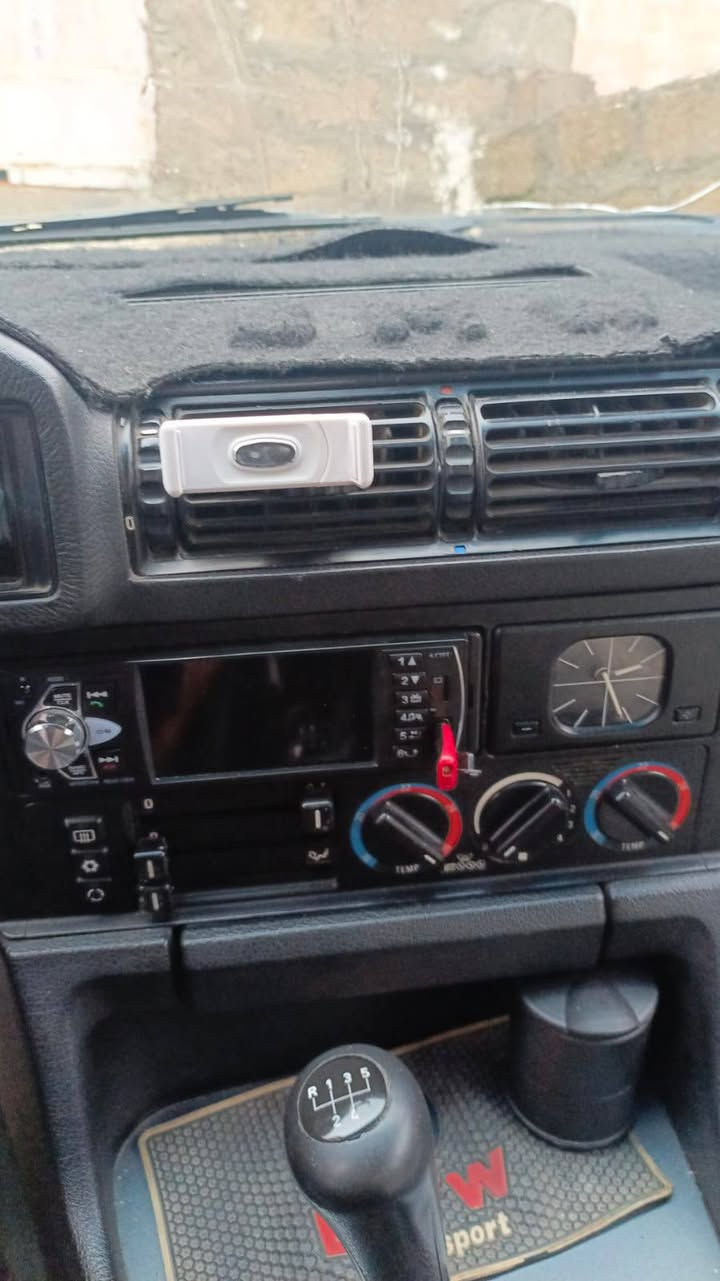 للبيع موديل 1990محرك كير شرط كير عادي حجم 525كبس رقم نينوى اناصاحب شرعي سيارة جاهزة ***********واتساب موجود السعر 55بيها مجال للبيع فقط نقدا
