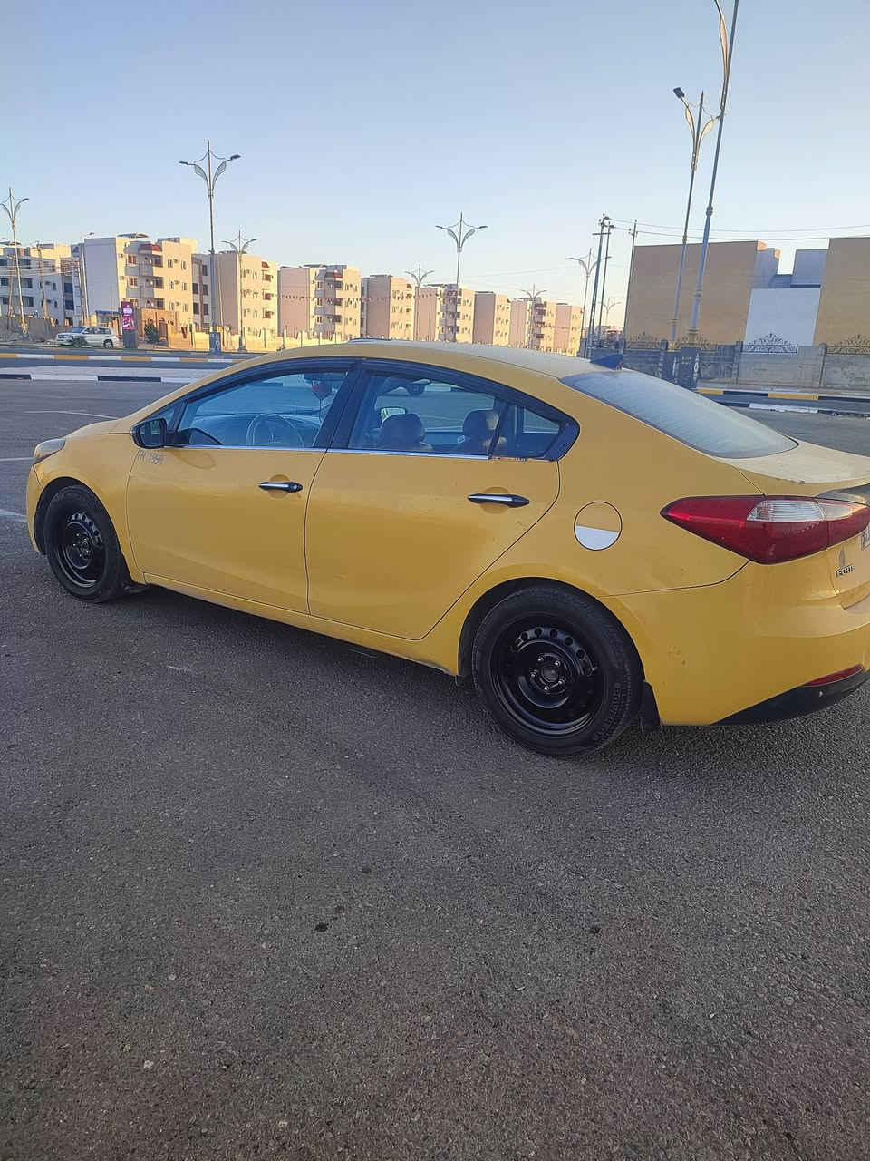 كيافورتي موديل 2015
محرك 2000  دحجه من امريكا بدون دواخل تجي وتكلب السياره سياره بسمي تحكمات استيرن شاير بلمري شاشه تاب نضام اقتصادي مانع لانزلاق  السعر 100 لاتصال ***********
