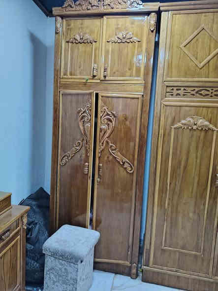 غرفه اخت الجديدة خشب زان درجة أولى بعدها تلمع ٦ بيبان طابقين السعر ٩٠٠ مكان كربلاء ***********
