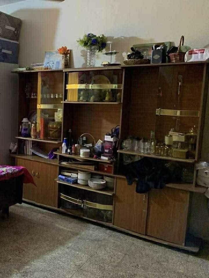 السلام عليكم تخم ومعرض للبيع التخم 10مقعد  سعر التخم 225وسعر المعرض 125 العنوان الزهراء للاستفسار الاتصال على الرقم ***********
