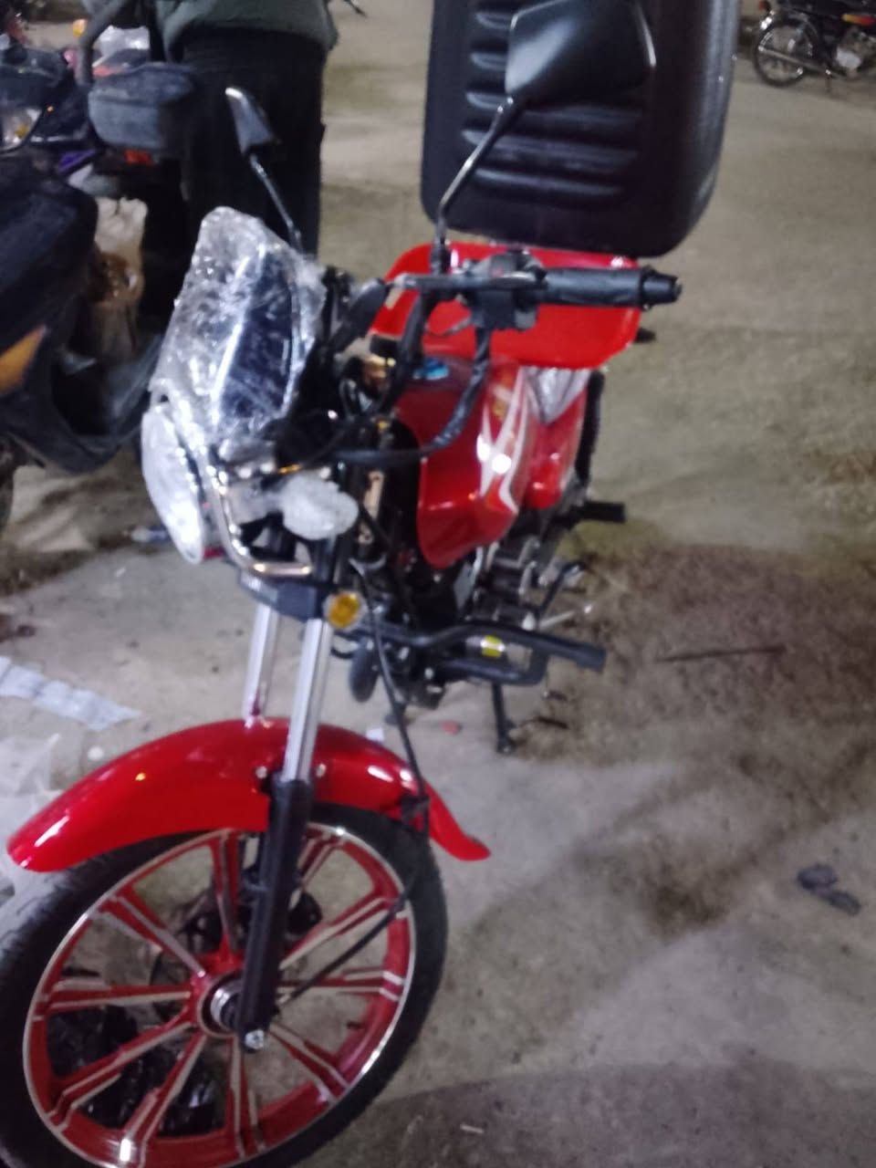 السلام عليكم دراجه شأنك للبيع صار لها 10 ايام من اخذتها من محمد ابن جرد وكاله بس صار عندي ضرف وريد أبيعها
***********
وتساب
