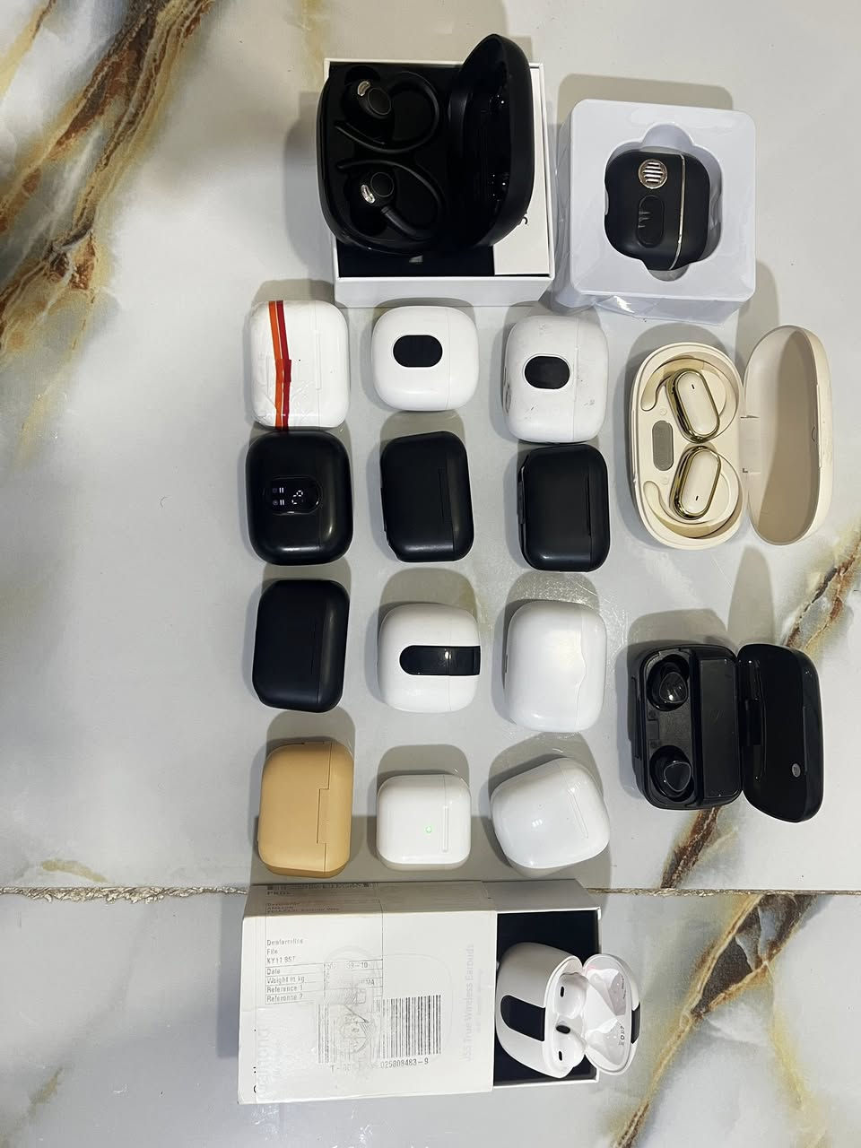 ايربودز "إصدار أوروبي" أصلي 100% فحص وتجربة قبل الاستلام.
ممتازة - صوت نقي وبطارية تدوم 24 ساعة


**إذا كنت صاحب هذا الإعلان وتريد حذفه لأي سبب، رجاءا أرسل رسالة إلى الدعم الفني**