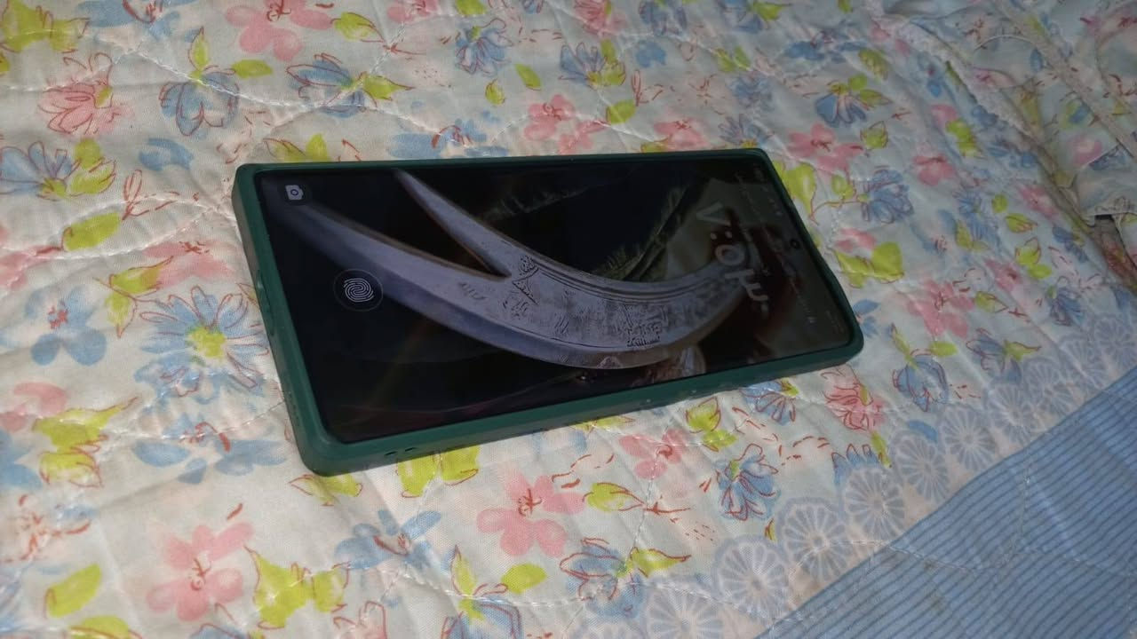 هونر 70(5g)
الشاشة: 6.67 بوصة، OLED منحنية، FHD+ (1080×2400)، معدل تحديث 120 هرتز.
المعالج: Qualcomm Snapdragon 778G Plus 5G (6 نانومتر).
الكاميرا الخلفية: ثلاثية: الرئيسية 54 ميجابكسل (IMX800) + واسعة وماكرو 50 ميجابكسل + عمق 2 ميجابكسل.
الكاميرا الأمامية: 32 ميجابكسل.
البطارية والشحن: 4800 مللي أمبير، تدعم الشحن فائق السرعة 66 واط.
الذاكرة والتخزين: مساحة تخزين 128مع8 داخليه
ببجي 60فريم 
 سعر جهاز 150وبي مجال جهاز مبدل ضهر فقط شرط مالت تفصيخ اصلي


**إذا كنت صاحب هذا الإعلان وتريد حذفه لأي سبب، رجاءا أرسل رسالة إلى الدعم الفني**