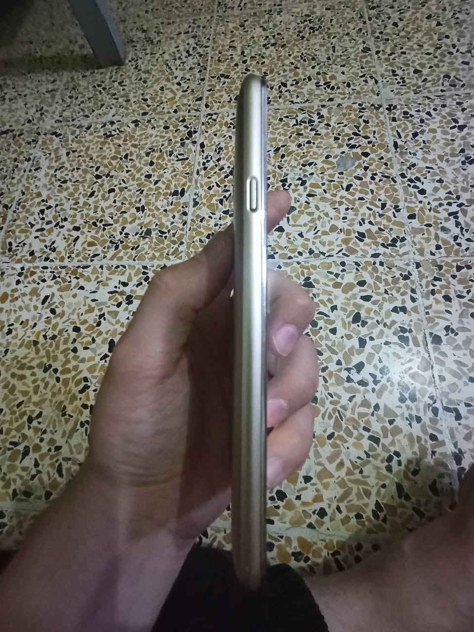 جهاز هواوي شرط قطاره بل شحن وا جهاز ما مفتوح ولا برغي نضيف حيل دبل سيم كرت السعر 25قفل بدون عمله الرقم ***********
